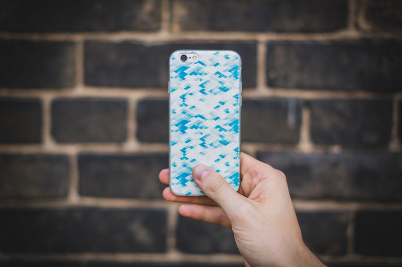 Phone case shopping options in Pakistan showing online stores and mobile market displays